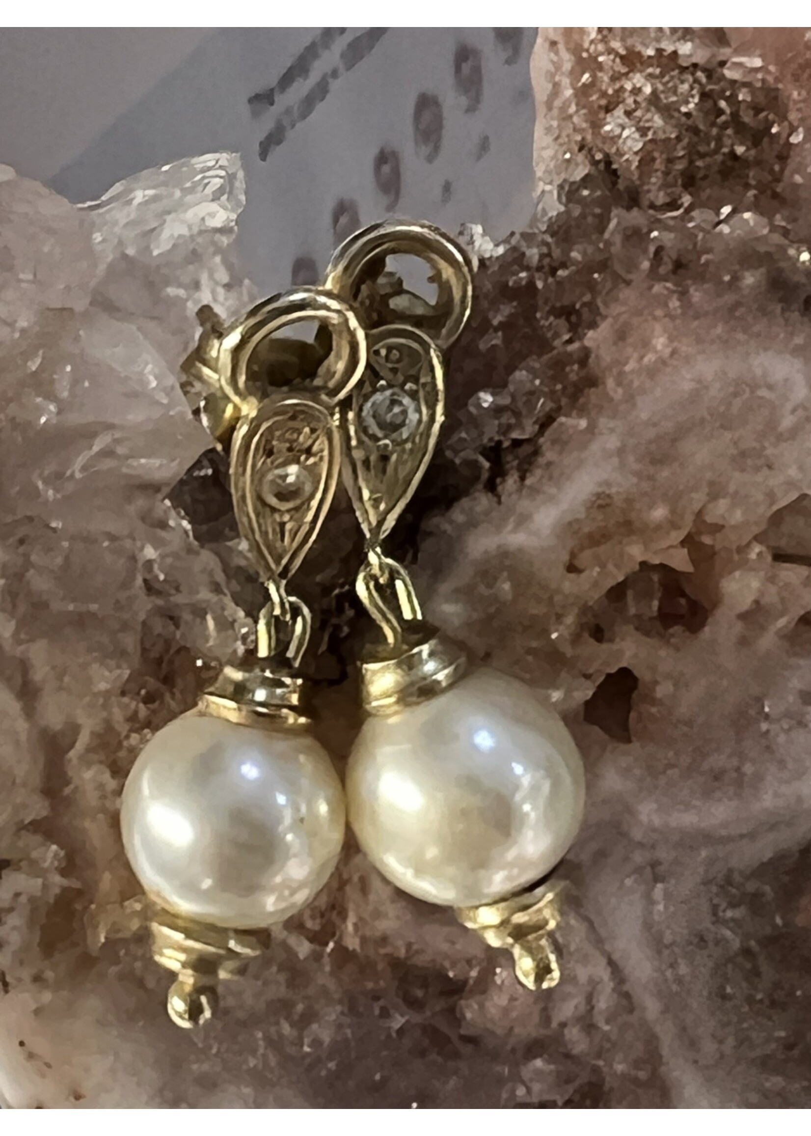 oorbellen-parel-333wze-1.jpg